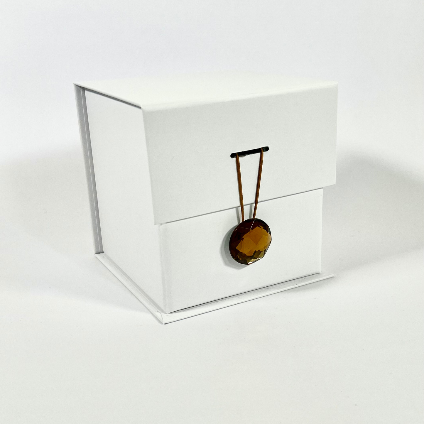 Mandarin & Sandalwood Scented candle -Classics White-3